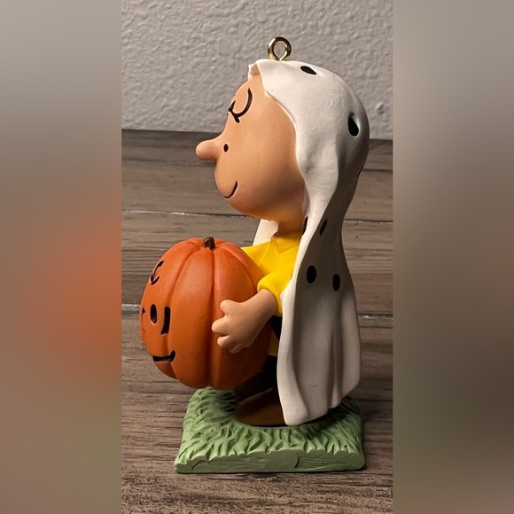 Hallmark NEW 2012 “Charlie Brown ‘o Lantern The PEANUTS Gang Halloween Ornament - Picture 4 of 10